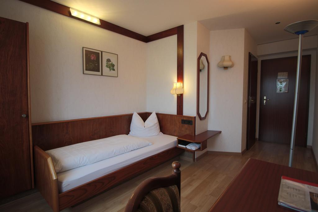 Hotel-Restaurant Und Gaestehaus Loewen Süßen Εξωτερικό φωτογραφία