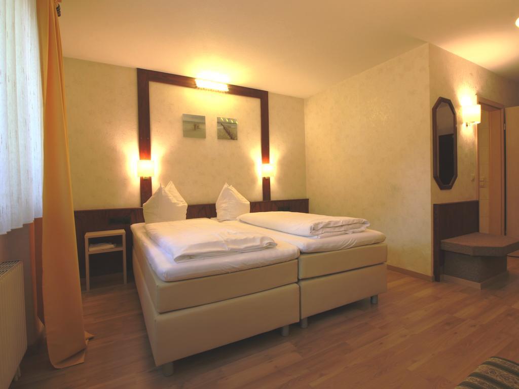 Hotel-Restaurant Und Gaestehaus Loewen Süßen Εξωτερικό φωτογραφία