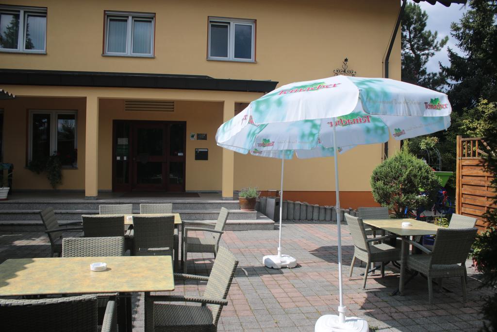 Hotel-Restaurant Und Gaestehaus Loewen Süßen Εξωτερικό φωτογραφία