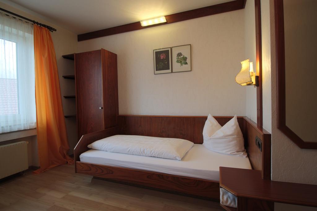 Hotel-Restaurant Und Gaestehaus Loewen Süßen Εξωτερικό φωτογραφία