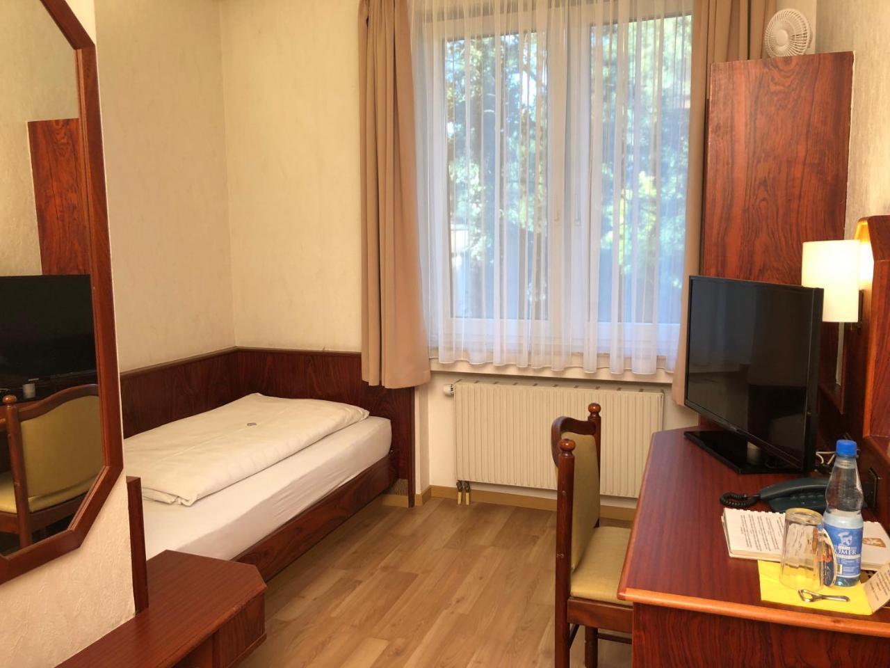 Hotel-Restaurant Und Gaestehaus Loewen Süßen Εξωτερικό φωτογραφία