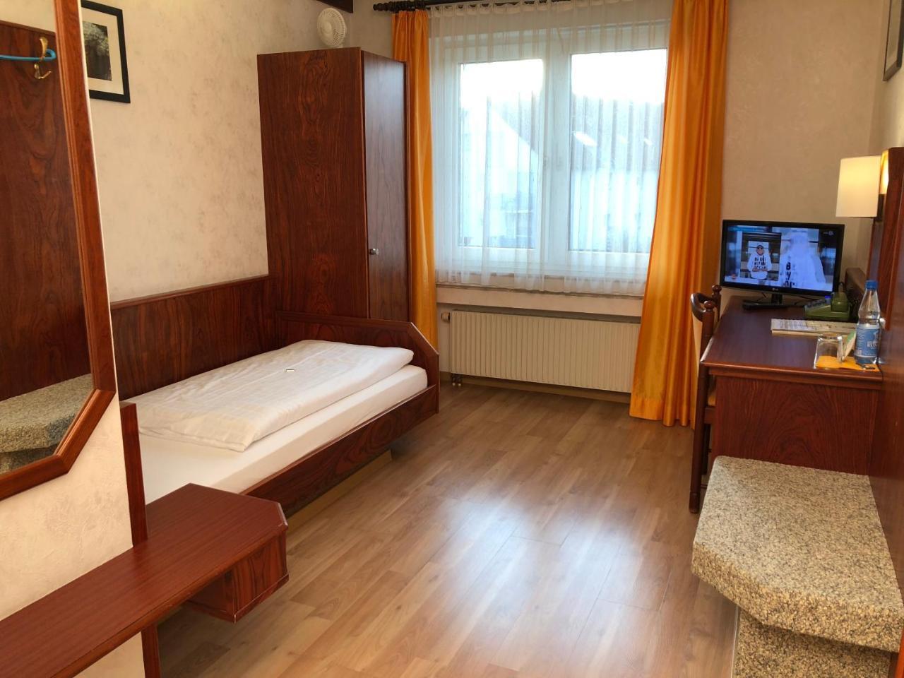 Hotel-Restaurant Und Gaestehaus Loewen Süßen Εξωτερικό φωτογραφία