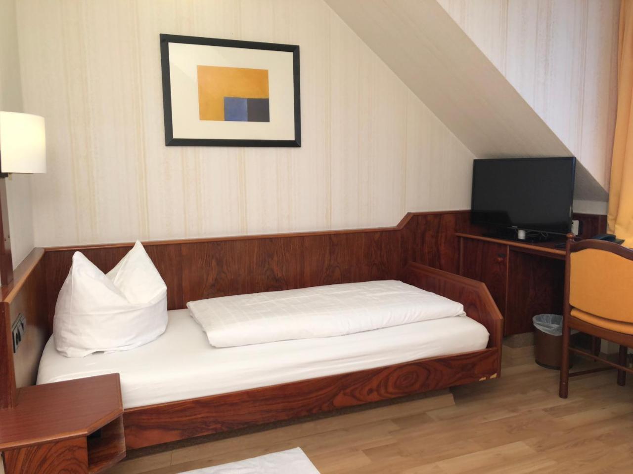 Hotel-Restaurant Und Gaestehaus Loewen Süßen Εξωτερικό φωτογραφία