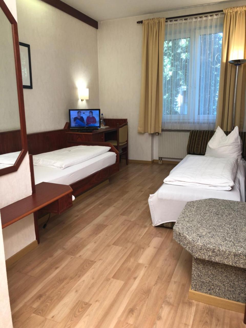 Hotel-Restaurant Und Gaestehaus Loewen Süßen Εξωτερικό φωτογραφία