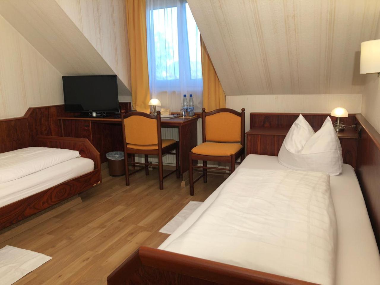 Hotel-Restaurant Und Gaestehaus Loewen Süßen Εξωτερικό φωτογραφία