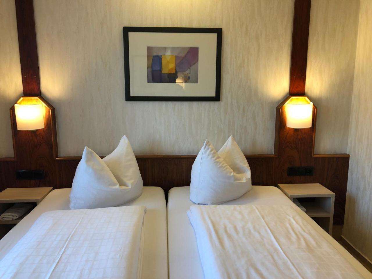 Hotel-Restaurant Und Gaestehaus Loewen Süßen Εξωτερικό φωτογραφία
