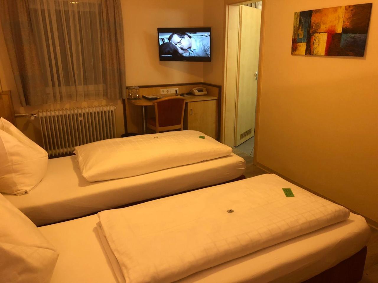 Hotel-Restaurant Und Gaestehaus Loewen Süßen Εξωτερικό φωτογραφία