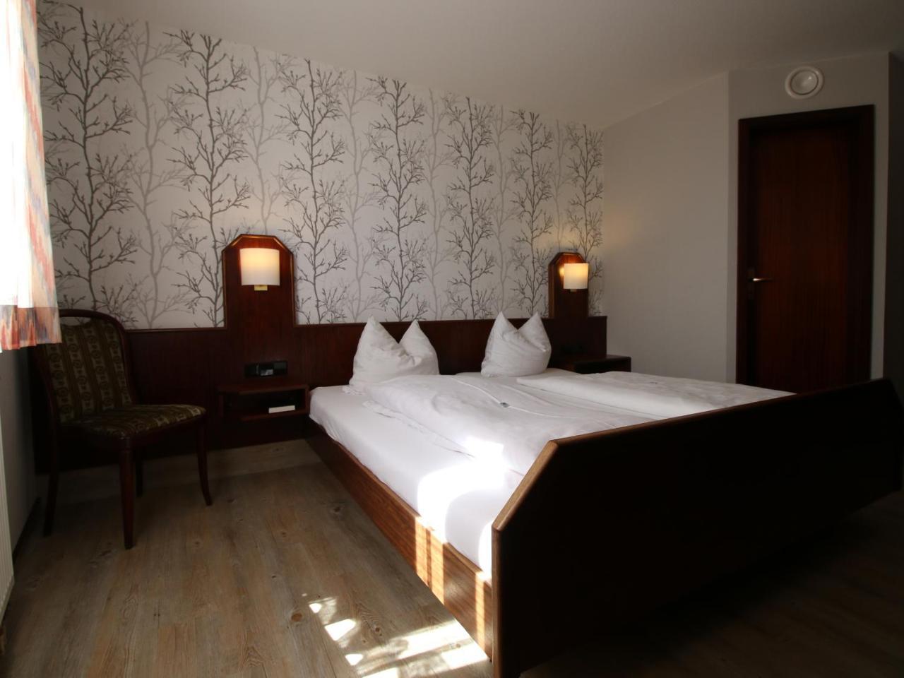Hotel-Restaurant Und Gaestehaus Loewen Süßen Εξωτερικό φωτογραφία