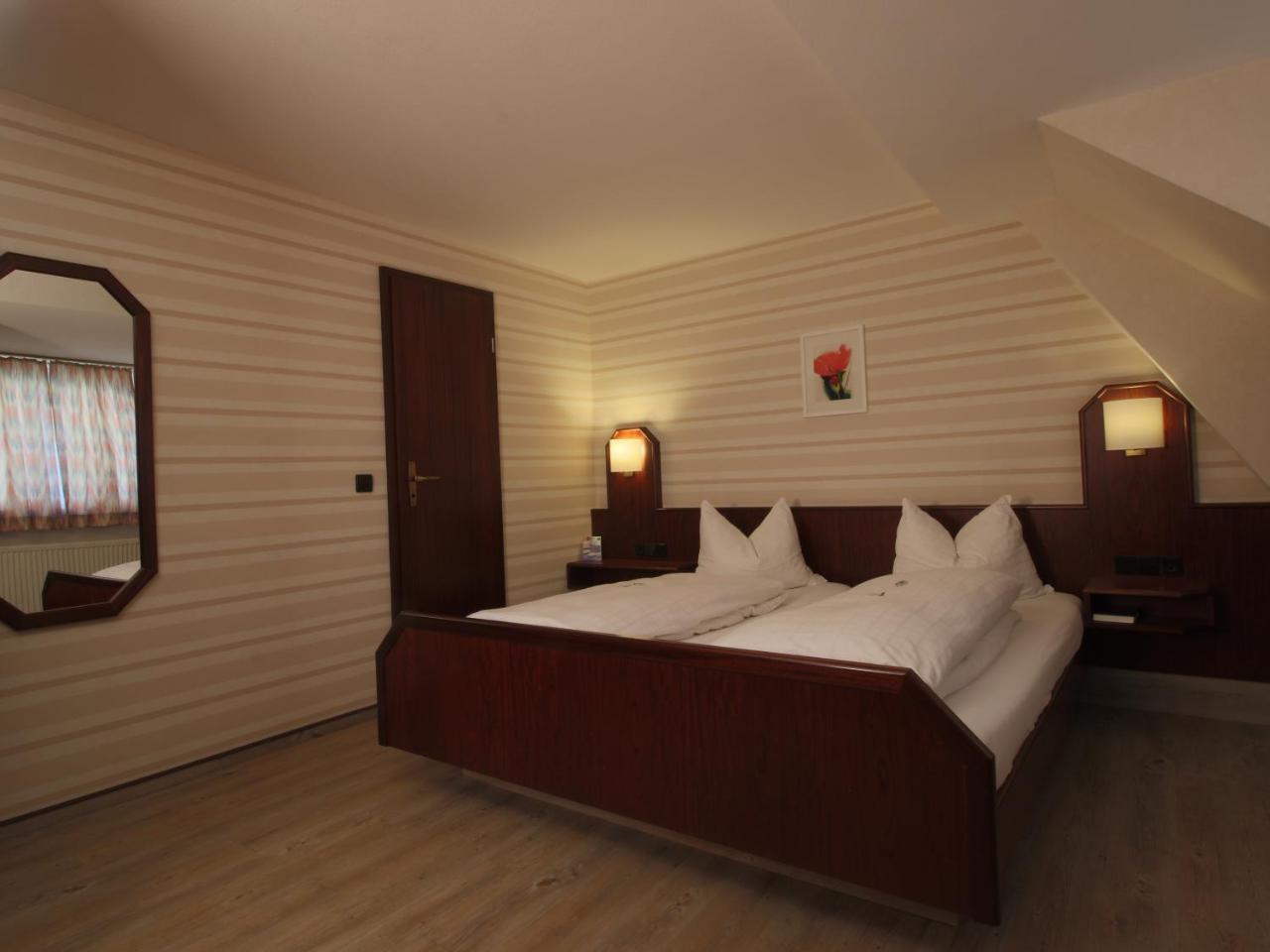 Hotel-Restaurant Und Gaestehaus Loewen Süßen Εξωτερικό φωτογραφία