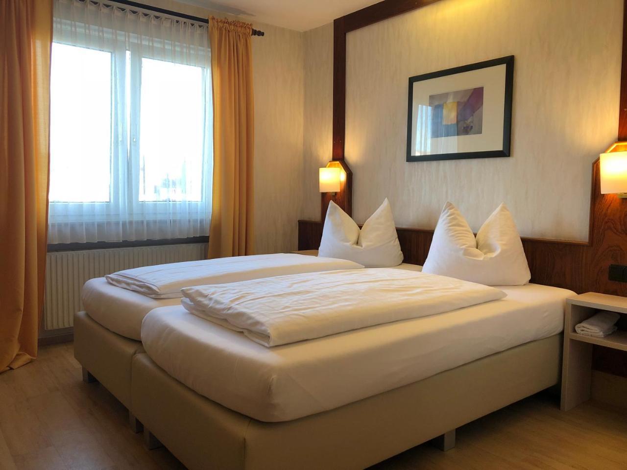 Hotel-Restaurant Und Gaestehaus Loewen Süßen Εξωτερικό φωτογραφία
