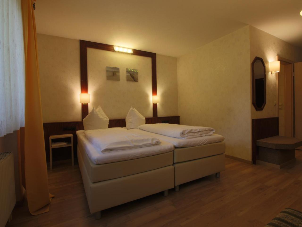 Hotel-Restaurant Und Gaestehaus Loewen Süßen Εξωτερικό φωτογραφία