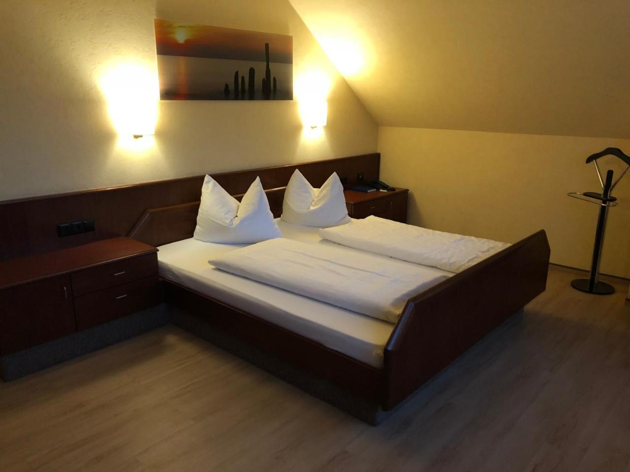 Hotel-Restaurant Und Gaestehaus Loewen Süßen Εξωτερικό φωτογραφία