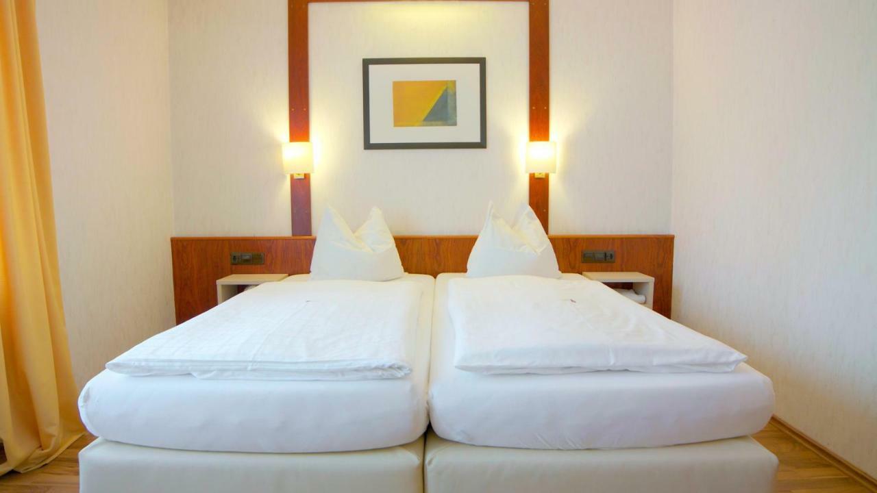 Hotel-Restaurant Und Gaestehaus Loewen Süßen Εξωτερικό φωτογραφία