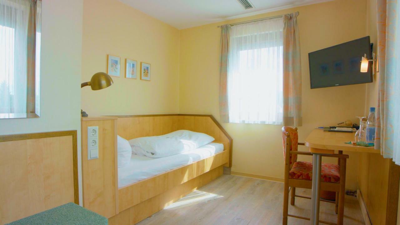 Hotel-Restaurant Und Gaestehaus Loewen Süßen Εξωτερικό φωτογραφία